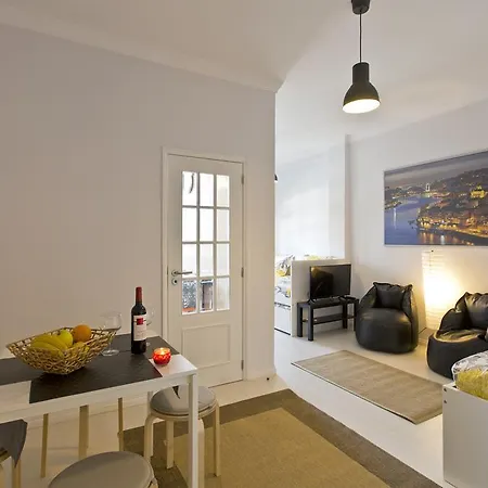 Spacious Flat Downtown
